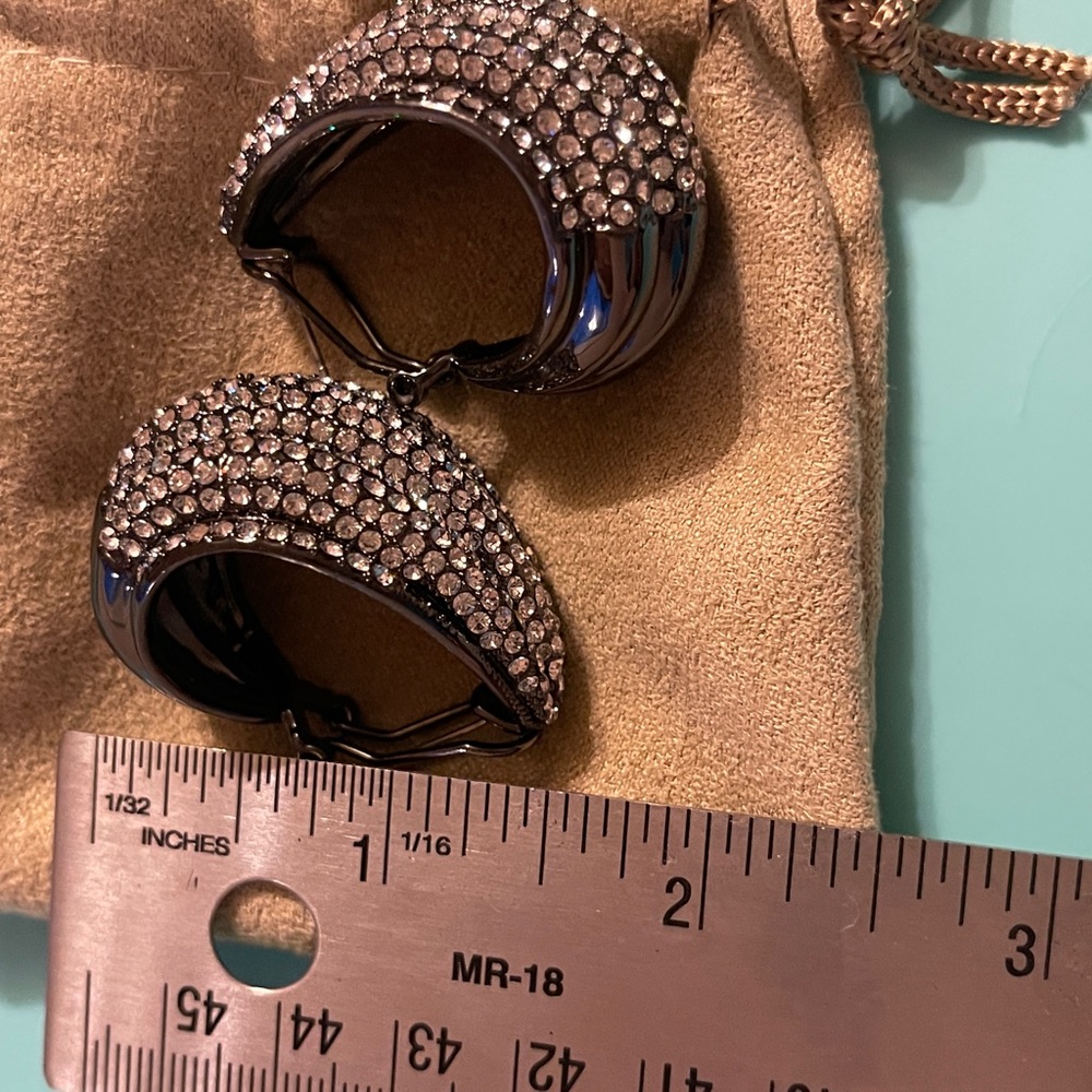 Rhinestone shelled earrings